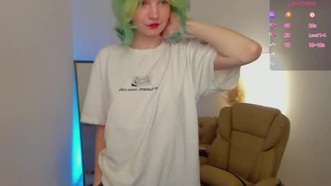 Snapshot of lika_sky chatting on May 18, 6:08 am lika_sky online show from May 18, 6:08 am