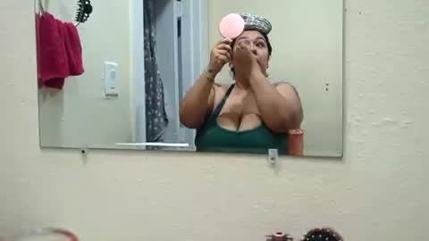 Snapshot of likeadrugg chatting on February 1, 6:54 am DRUG online show from February 1, 6:54 am