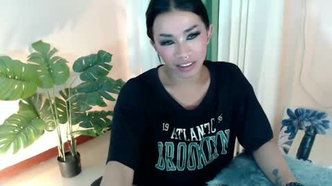 Snapshot of likliklicklengleng chatting on January 22, 9:21 pm Leng online show from January 22, 9:21 pm