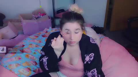 Snapshot of lil_alison_heart chatting on February 24, 2:15 pm Lil Alison Heart online show from February 24, 2:15 pm