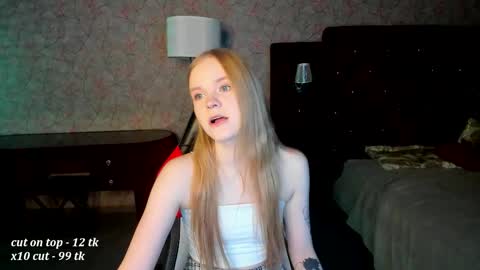 Snapshot of lil_cookie_monster chatting on February 26, 11:09 am Erica online show from February 26, 11:09 am