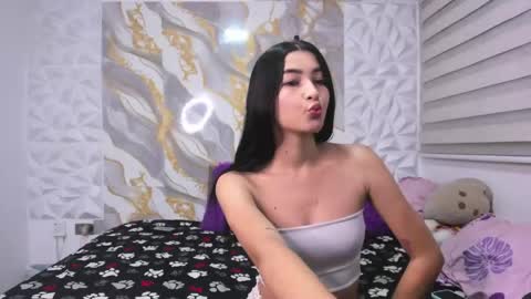 Snapshot of lil_daphneandstuart chatting on May 11, 11:13 pm daphne and stuart online show from May 11, 11:13 pm