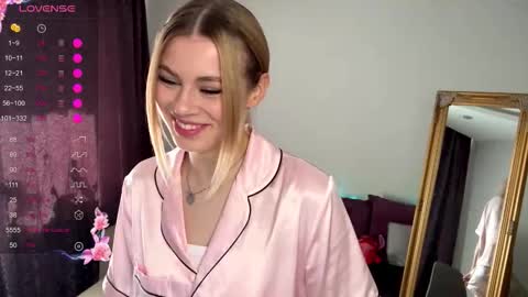 Snapshot of lil_elisa chatting on October 6, 9:51 am Elisa  online show from October 6, 9:51 am