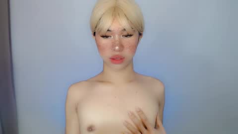 Snapshot of lil_grace1 chatting on February 12, 2:24 am grace online show from February 12, 2:24 am