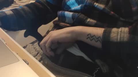 Snapshot of lil_j_ chatting on January 15, 8:23 pm lil_j_ online show from January 15, 8:23 pm