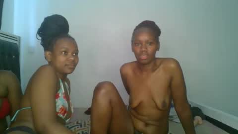 Snapshot of lil_meg chatting on February 27, 8:03 am lil_meg online show from February 27, 8:03 am