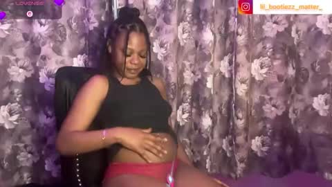 Snapshot of lil_momma422 chatting on June 4, 4:18 am MOMMA LUV online show from June 4, 4:18 am