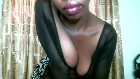 Snapshot of lil_paula chatting on April 20, 7:22 am serenity online show from April 20, 7:22 am