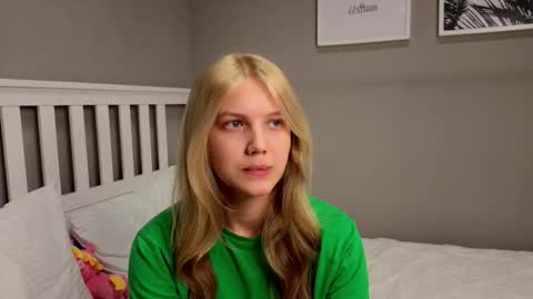 Emma online show from December 2, 10:42 am