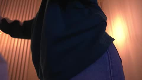 L I L A   online show from March 28, 3:50 am