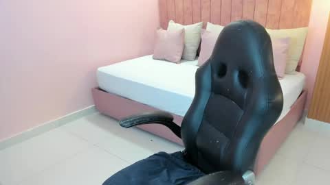 Snapshot of lila_sky_ chatting on June 3, 11:57 am Lila online show from June 3, 11:57 am