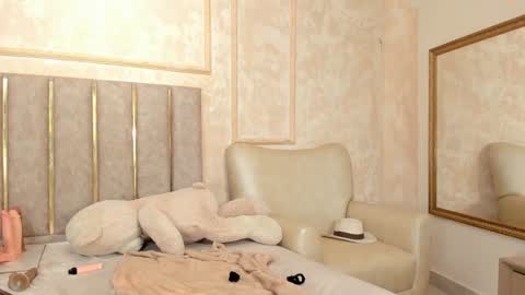 lila bailey  online show from February 5, 1:47 am