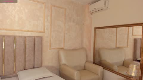 lila bailey  online show from February 6, 8:34 pm