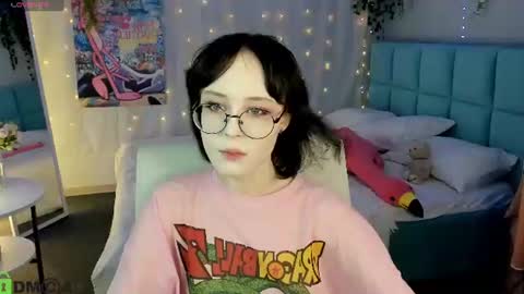 Snapshot of lilac_muse chatting on July 15, 11:26 am Lili online show from July 15, 11:26 am