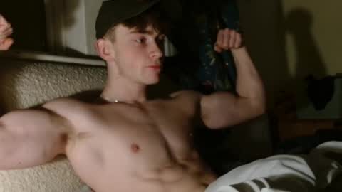 Snapshot of lilbearxxxx chatting on February 16, 9:48 pm lilbearxxxx online show from February 16, 9:48 pm