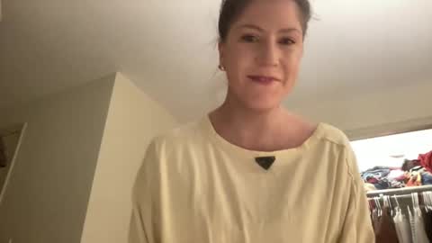 Snapshot of lilbi85_ chatting on January 28, 3:15 am lilbi85_ online show from January 28, 3:15 am