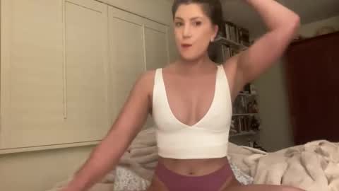 Snapshot of lilbi85_ chatting on February 5, 3:45 am lilbi85_ online show from February 5, 3:45 am