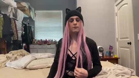 Snapshot of lilbimbo420 chatting on November 17, 8:47 pm Kristin online show from November 17, 8:47 pm