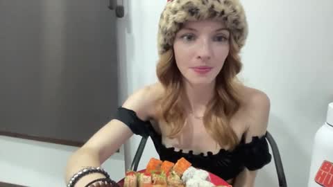 Snapshot of lilbitali chatting on December 22, 4:31 am Aligator online show from December 22, 4:31 am