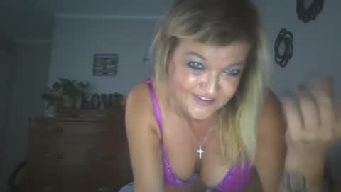 Snapshot of lilblonde412 chatting on September 16, 11:22 am lilblonde412 online show from September 16, 11:22 am