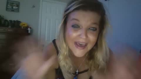 Snapshot of lilblonde412 chatting on September 24, 3:04 pm lilblonde412 online show from September 24, 3:04 pm