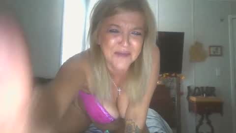 Snapshot of lilblonde412 chatting on October 20, 1:55 pm lilblonde412 online show from October 20, 1:55 pm