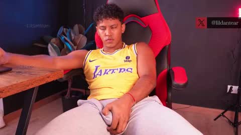 Snapshot of lildantear chatting on January 17, 11:37 am Dante online show from January 17, 11:37 am