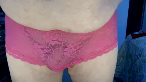 Snapshot of lildickbigbelly chatting on November 17, 4:07 am lildickbigbelly online show from November 17, 4:07 am