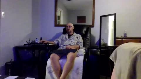 Snapshot of lildicksissy chatting on February 25, 3:05 am lildicksissy online show from February 25, 3:05 am