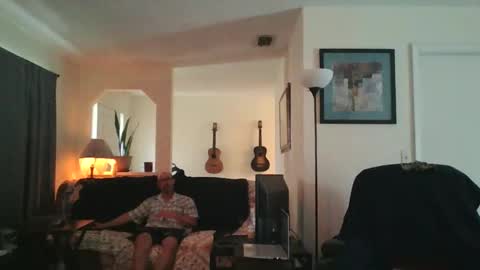 Snapshot of lildicksissy chatting on April 8, 10:10 pm lildicksissy online show from April 8, 10:10 pm
