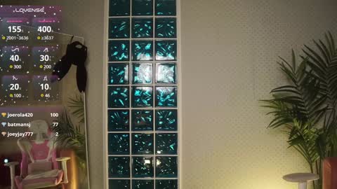 Snapshot of lili_01 chatting on December 10, 12:49 pm Lili online show from December 10, 12:49 pm