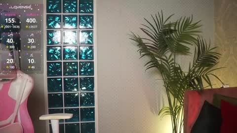 Snapshot of lili_01 chatting on December 25, 10:28 am Lili online show from December 25, 10:28 am