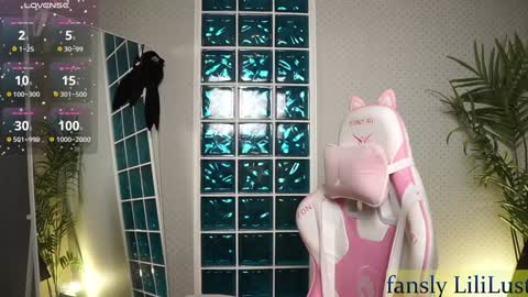 Snapshot of lili_01 chatting on February 1, 12:26 pm Lili online show from February 1, 12:26 pm