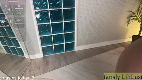 Snapshot of lili_01 chatting on February 9, 1:46 pm Lili online show from February 9, 1:46 pm