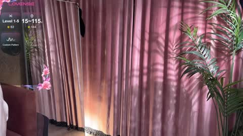 Snapshot of lili_01 chatting on September 21, 10:39 am Lili online show from September 21, 10:39 am