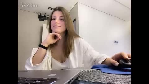 Snapshot of lili_2905 chatting on November 28, 1:25 pm lili_2905 online show from November 28, 1:25 pm