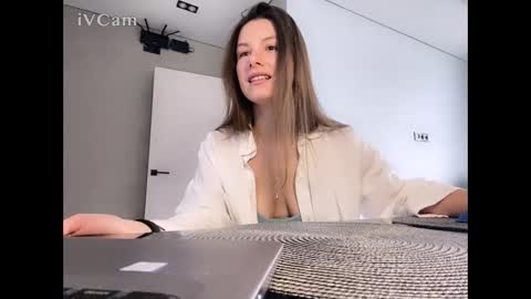 Snapshot of lili_2905 chatting on December 15, 10:41 am lili_2905 online show from December 15, 10:41 am