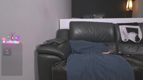 Lili Bertine online show from March 11, 11:00 pm