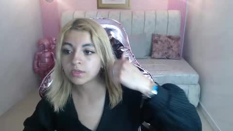 Snapshot of lili_conor_s chatting on February 21, 4:07 am Lili online show from February 21, 4:07 am