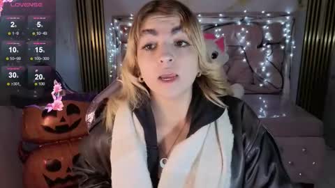 Snapshot of lili_conor_s chatting on October 19, 3:40 am Lili online show from October 19, 3:40 am