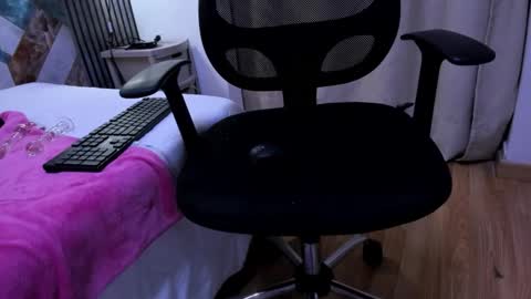 lili_pinki online show from October 15, 7:30 am