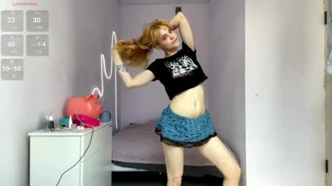 Snapshot of lili_pup chatting on July 17, 9:27 am Lili online show from July 17, 9:27 am