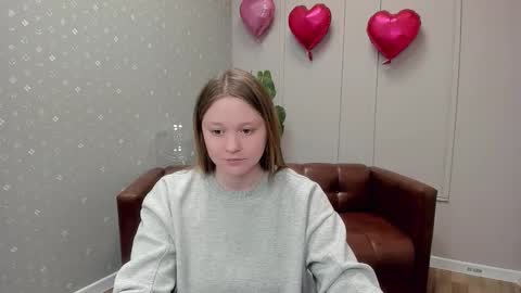 Snapshot of lilian_stars chatting on February 12, 12:55 pm Lilian online show from February 12, 12:55 pm