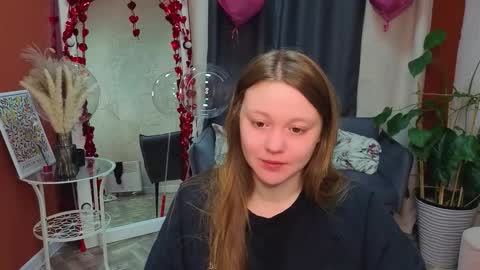 Snapshot of lilian_stars chatting on February 14, 4:42 am Lilian online show from February 14, 4:42 am