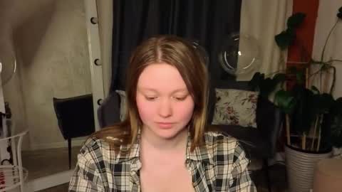 Snapshot of lilian_stars chatting on February 20, 2:50 pm Lilian online show from February 20, 2:50 pm