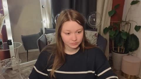 Snapshot of lilian_stars chatting on March 1, 4:36 am Lilian online show from March 1, 4:36 am