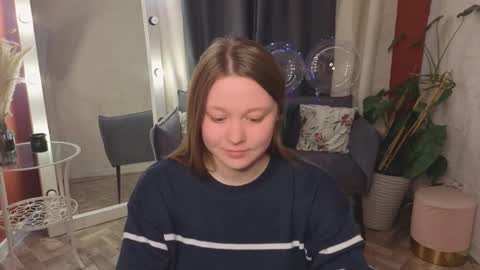 Snapshot of lilian_stars chatting on March 2, 10:55 am Lilian online show from March 2, 10:55 am