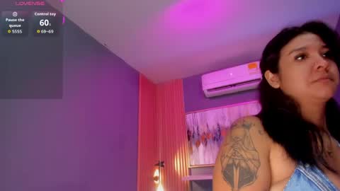 holis soy lily chang no olvides el pulgar arriba es muy importante para mi 3 independent model online show from June 1, 6:09 pm