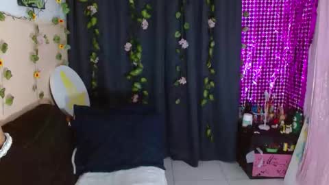 yesica online show from April 7, 11:48 pm