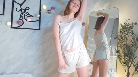 hi guys Im new here Im 18 years oldIve never had sex online show from December 5, 1:52 pm